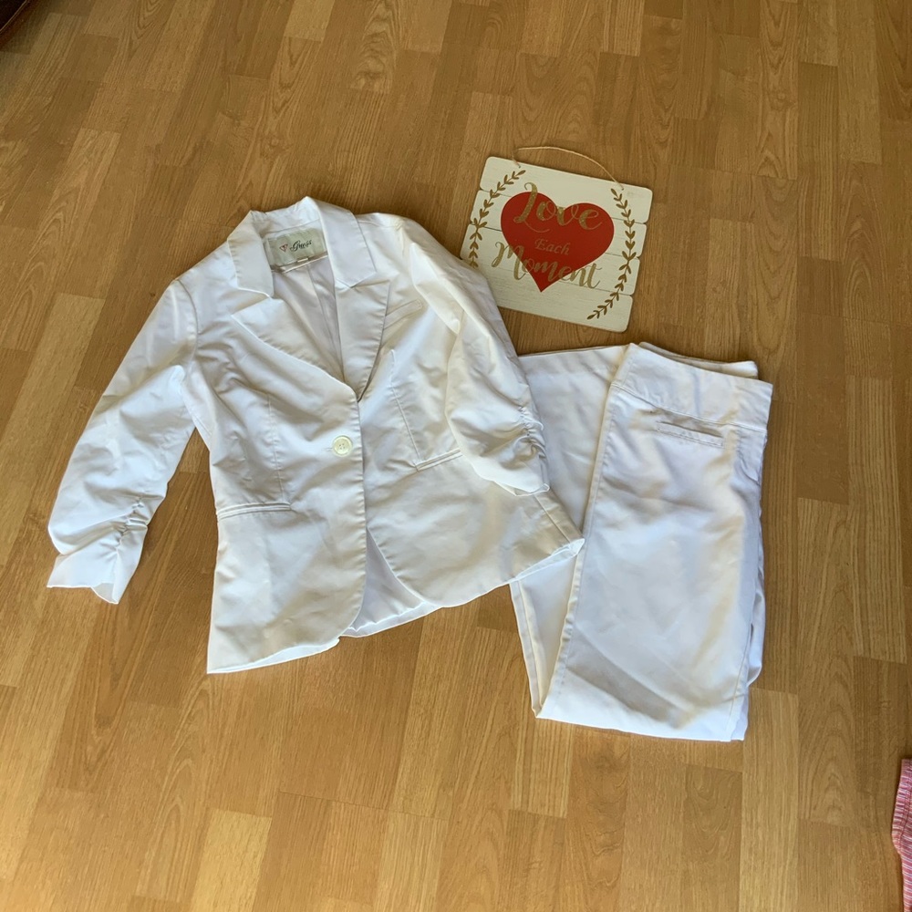 Guess Pants suit